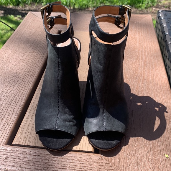 Nine West Black Peep Toe Heels - Picture 2 of 4